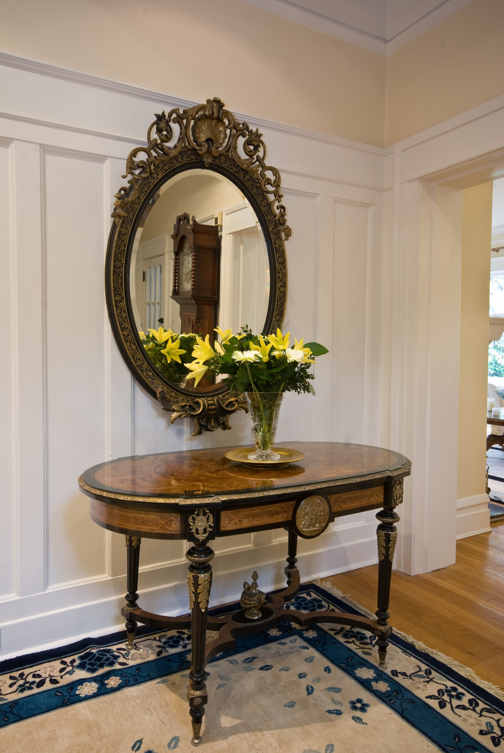 entry-wainscotting-mirror