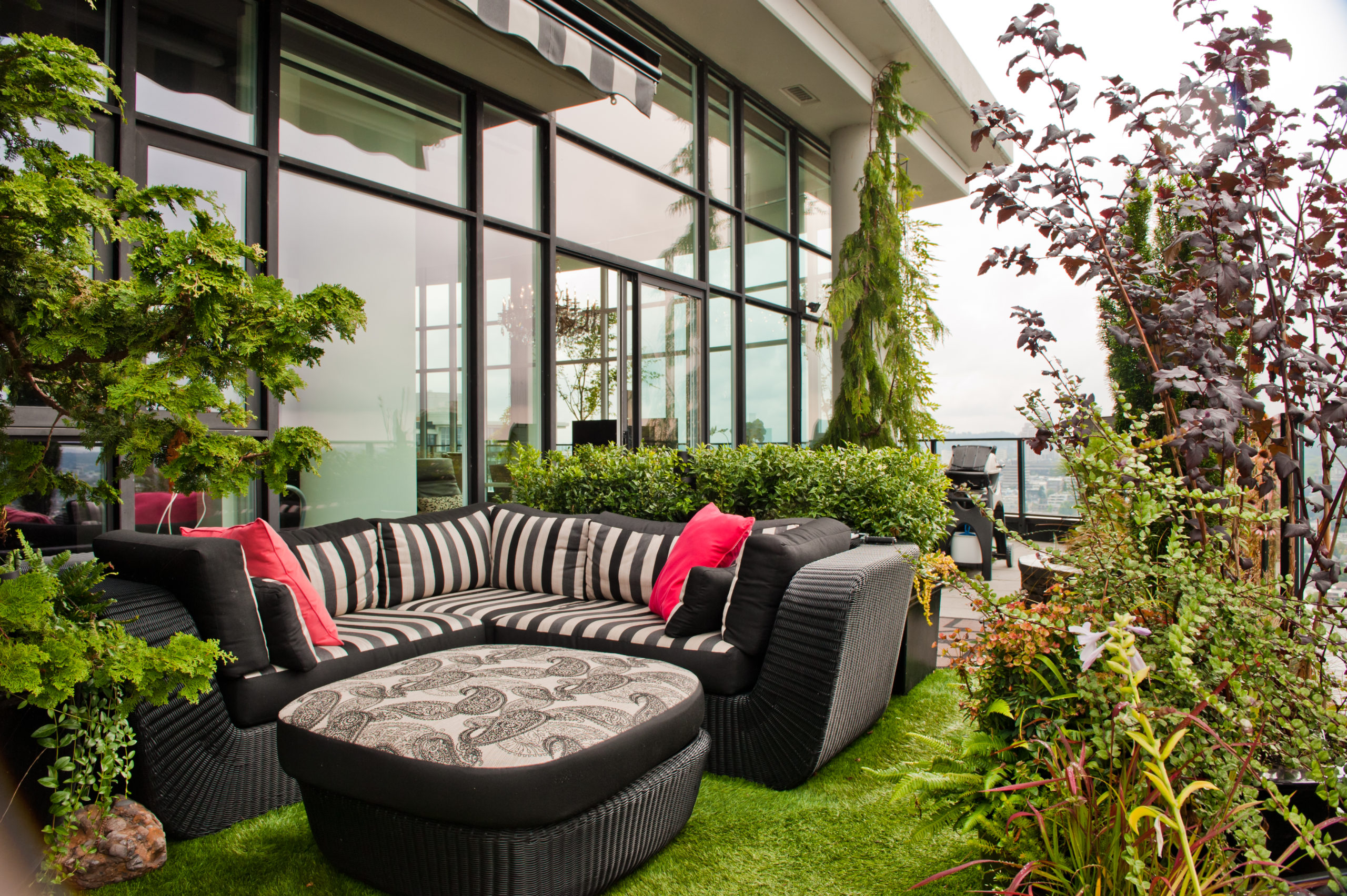 penthouse-patio-furniture-landscape