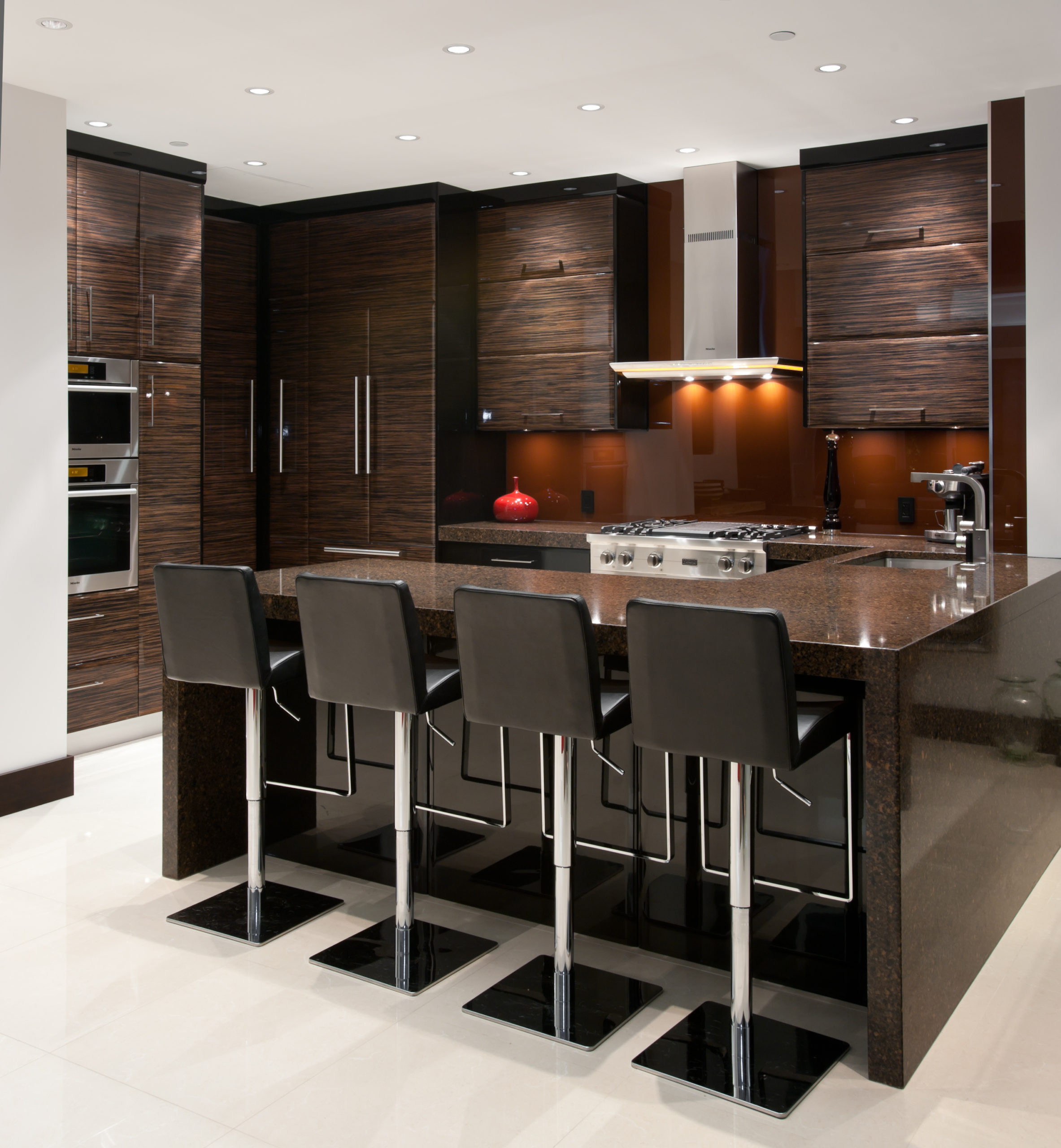 kitchen-waterfall-countertop-cambria